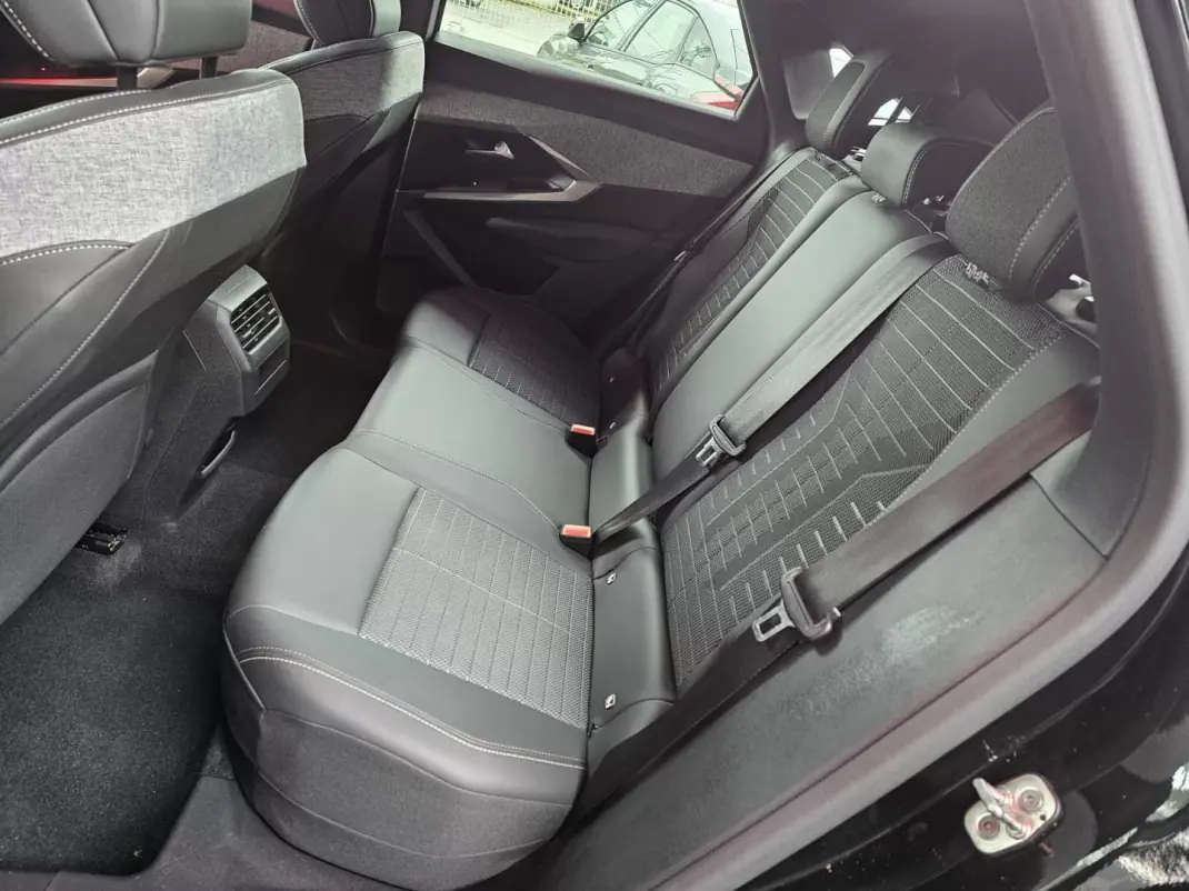 Peugeot 3008 2024 - 29999 EUR, 25000 km - AUTO.MOTO.pt - 25000km - foto 10 de 16