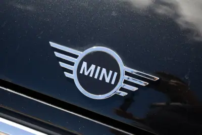 MINI 5 Portas 2022 - 16999 EUR, 153000 km - AUTO.MOTO.pt - 153000km - foto 35 de 38