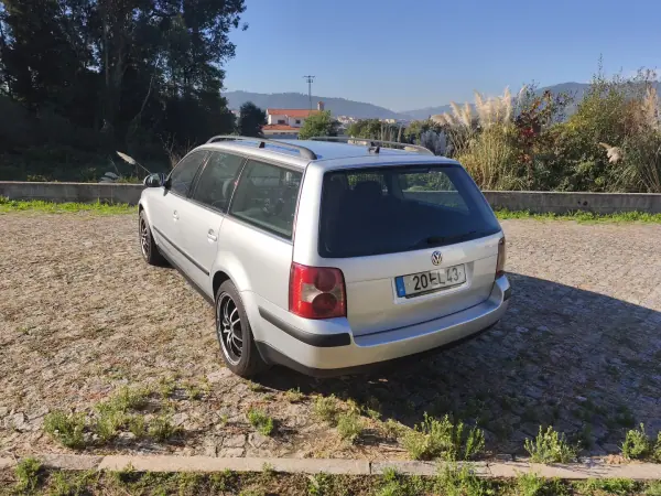 Volkswagen Passat Variant 2004 — photo 3 of 10