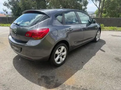 Opel Astra 2010 - 5990 EUR, 175000 km - AUTO.MOTO.pt - 175000km - foto 4 de 22