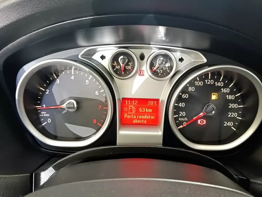 Ford Focus SW 2010 - 5990 EUR, 112000 km - AUTO.MOTO.pt - 112000km - foto 19 de 51