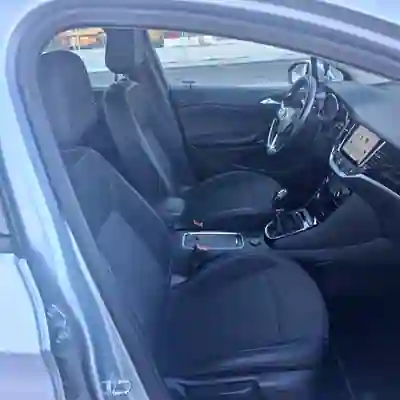 Opel Astra 2017 - 10500 EUR, 200000 km - AUTO.MOTO.pt - 200000km - foto 9 de 15