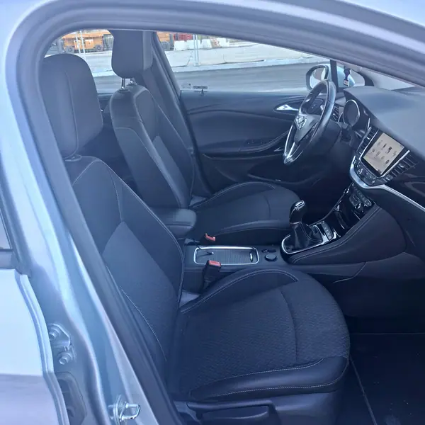 Opel Astra 2017 - 10500 EUR, 200000 km - AUTO.MOTO.pt - 200000km - foto 9 de 15