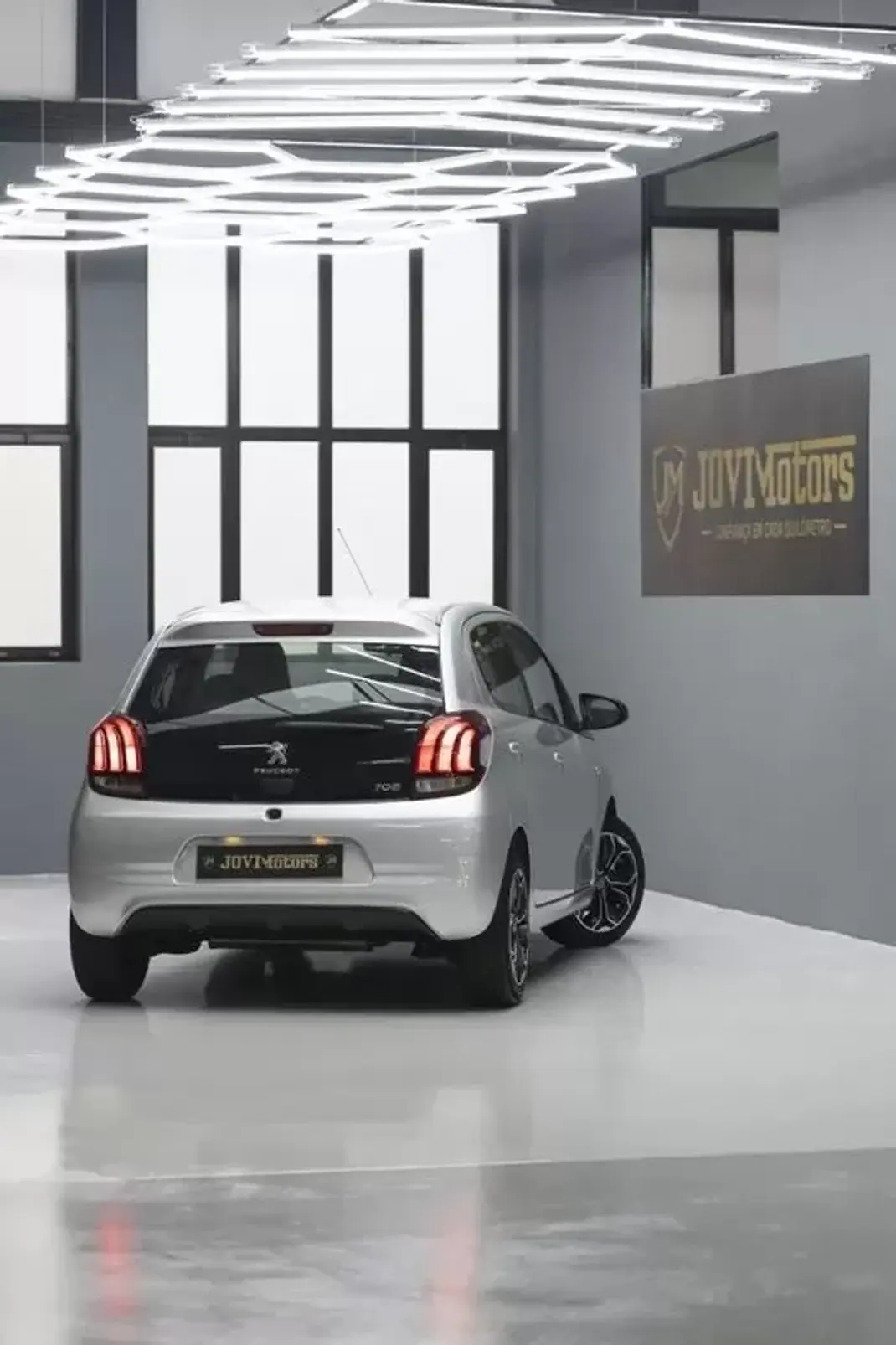 Peugeot 108 2017 - 9500 EUR, 49390 km - AUTO.MOTO.pt - 49390km - foto 38 de 45