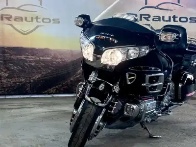 Honda Gold Wing 2008 - 14900 EUR, 77093 km - AUTO.MOTO.pt - 77093km - foto 3 de 21