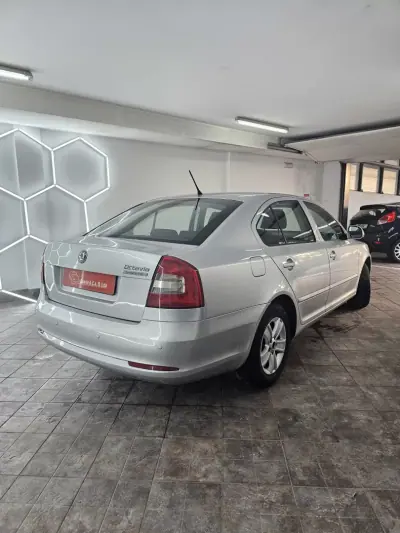 Skoda Octavia 2012 - 9350 EUR, 284108 km - AUTO.MOTO.pt - 284108km - foto 13 de 26