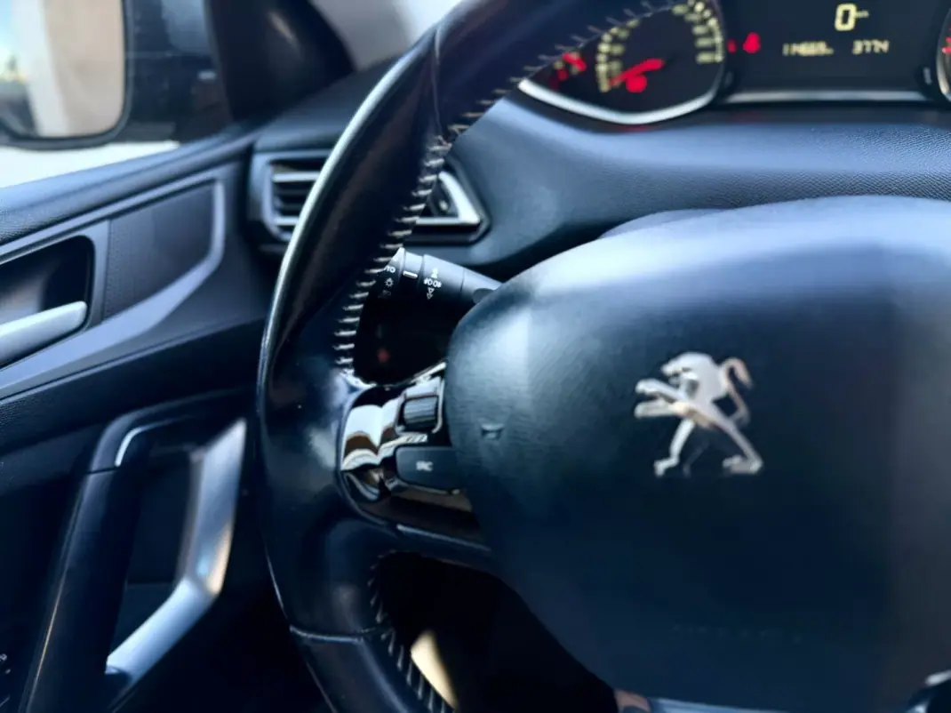 Peugeot 308 SW 2019 - 10950 EUR, 114000 km - 114000km - foto 18 de 25