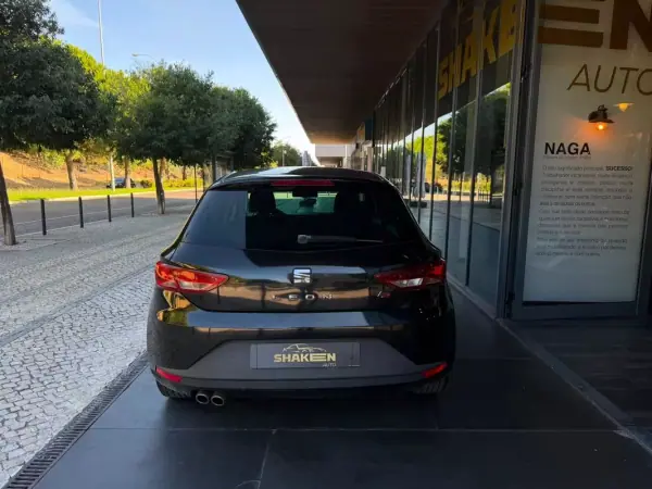 SEAT Leon 2015 - 11900 EUR, 249700 km - AUTO.MOTO.pt - 249700km - foto 5 de 12