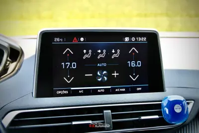 Peugeot 3008 2019 - 15900 EUR, 208000 km - AUTO.MOTO.pt - 208000km - foto 16 de 30