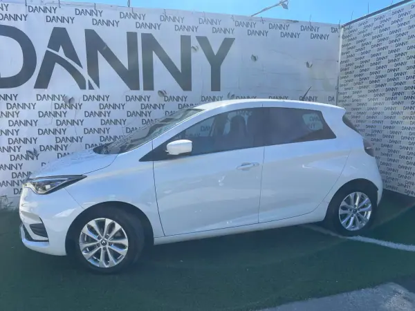 Renault Zoe 2020 - 15250 EUR, 83000 km - AUTO.MOTO.pt - 83000km - foto 3 de 11