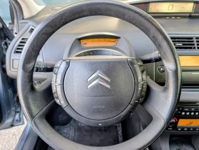 Citroën C4 2008 - 2500 EUR, 247852 km - AUTO.MOTO.pt - 247852km - foto 13 de 18
