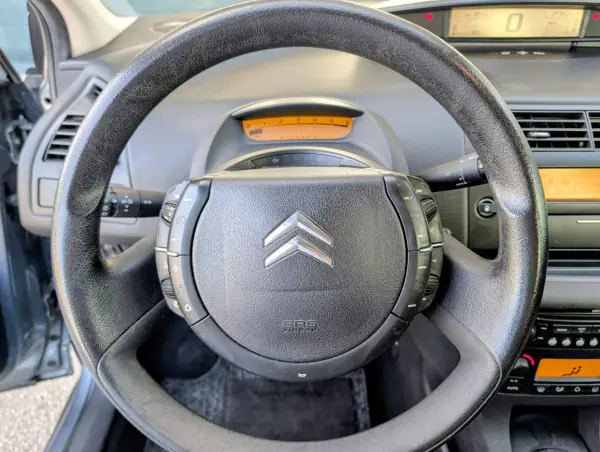 Citroën C4 2008 - 2500 EUR, 247852 km - AUTO.MOTO.pt - 247852km - foto 13 de 18