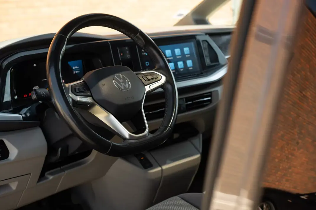 Volkswagen Multivan 2022 - 39990 EUR, 104500 km - AUTO.MOTO.pt - 104500km - foto 10 de 26