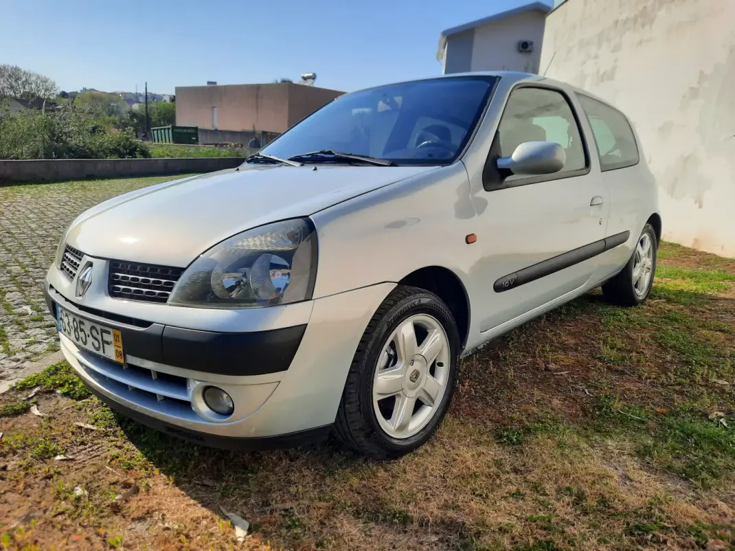Renault Clio 2001 - 3500 EUR, 188485 km - AUTO.MOTO.pt - 188485km - foto 1 de 10
