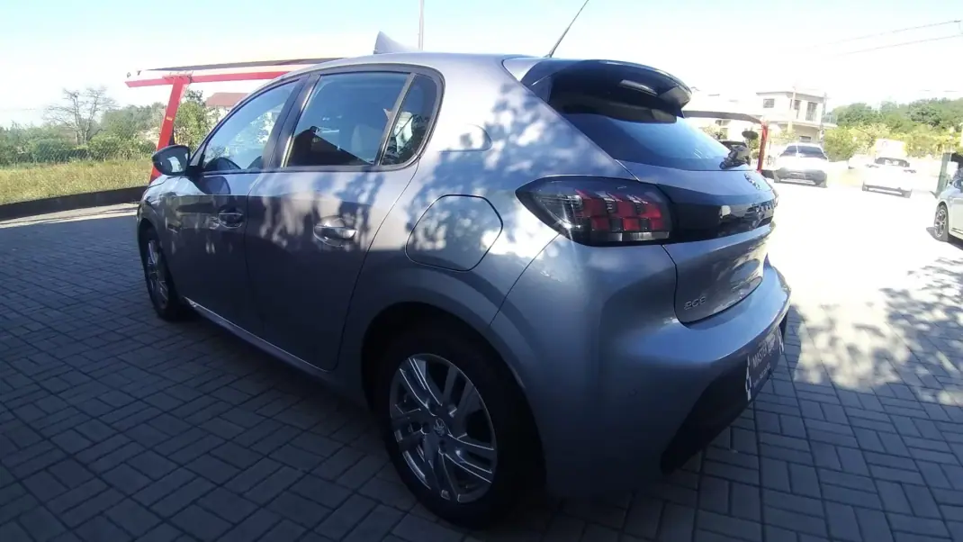 Peugeot 208 2022 - 13565 EUR, 63583 km - AUTO.MOTO.pt - 63583km - foto 13 de 37