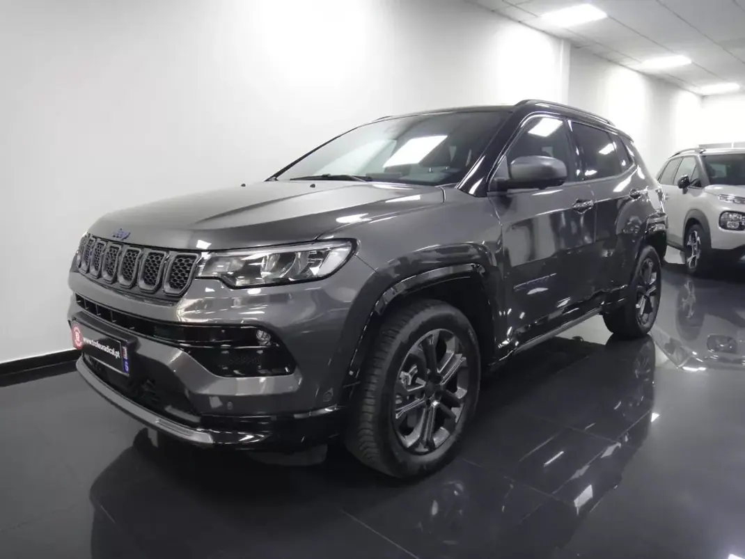 Jeep Compass 2021 - 20900 EUR, 100000 km - AUTO.MOTO.pt - 100000km - foto 1 de 40