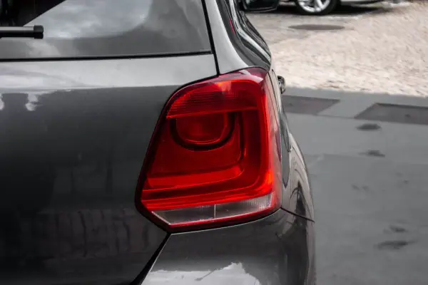 Volkswagen Polo 2011 - 6900 EUR, 195710 km - AUTO.MOTO.pt - 195710km - foto 9 de 23