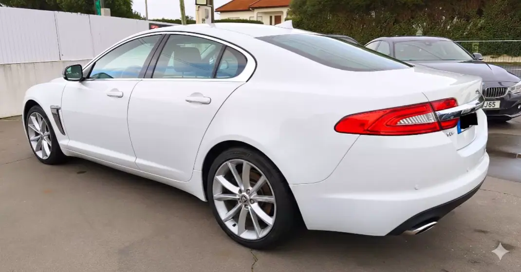 Jaguar XF 2013 - 26000 EUR, 220000 km - AUTO.MOTO.pt - 220000km - foto 10 de 11