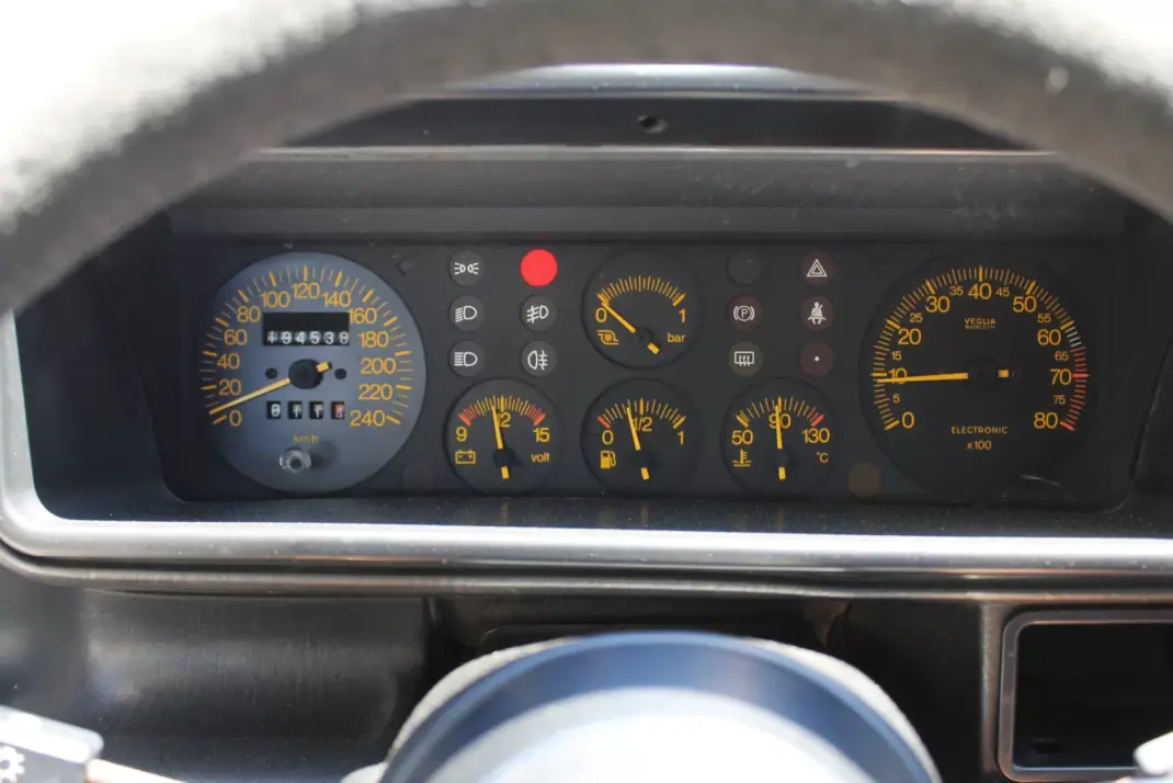 Lancia Delta 1988 - 15500 EUR, 194000 km - 194000km - foto 29 de 35