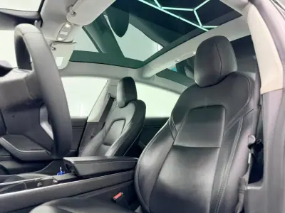 Tesla Model 3 2019 - 17000 EUR, 233000 km - AUTO.MOTO.pt - 233000km - foto 18 de 20