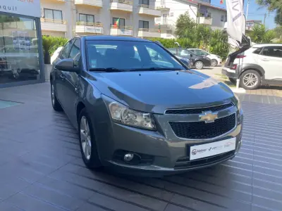 Chevrolet Cruze 2011 - 7300 EUR, 183000 km - AUTO.MOTO.pt - 183000km - foto 3 de 19