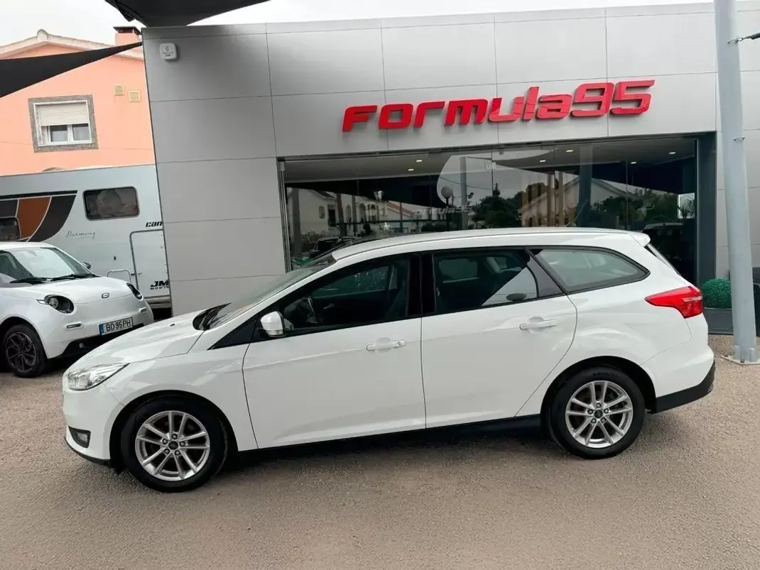 Ford Focus SW 2017 - 10900 EUR, 155572 km - AUTO.MOTO.pt - 155572km - foto 9 de 23