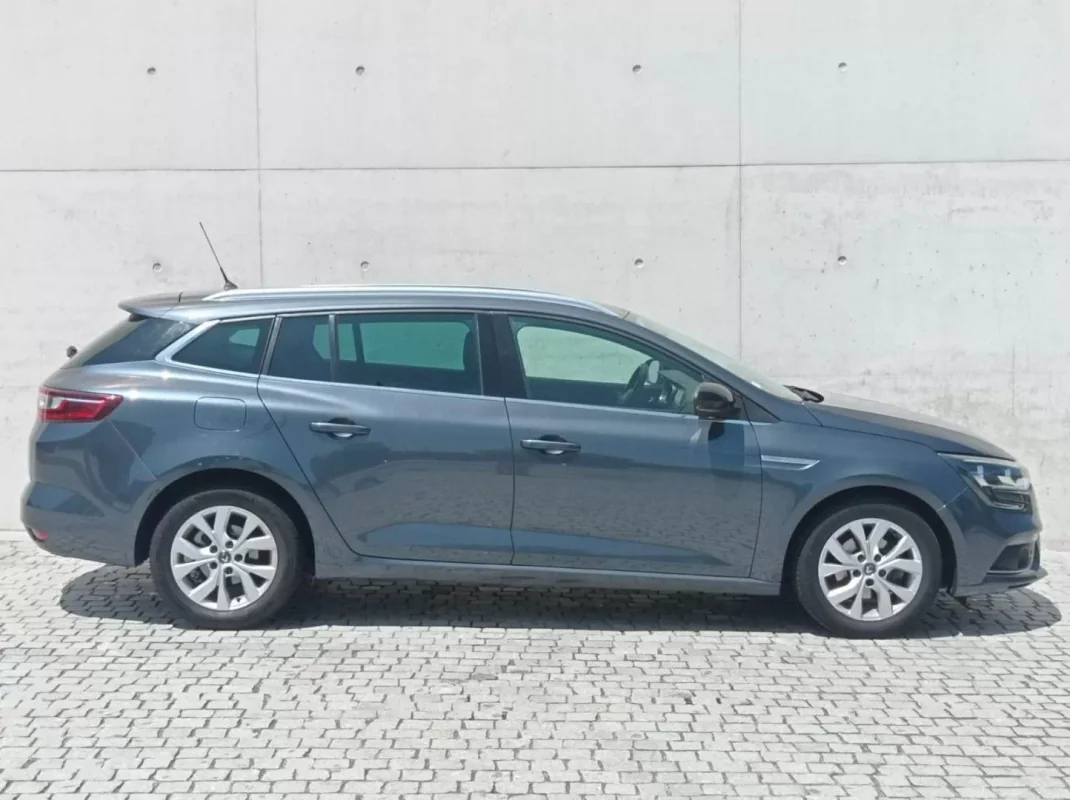 Renault Mégane Sport Tourer 2018 - 10990 EUR, 254300 km - AUTO.MOTO.pt - 254300km - foto 4 de 14