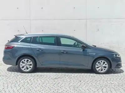 Renault Mégane Sport Tourer 2018 - 10990 EUR, 254300 km - AUTO.MOTO.pt - 254300km - foto 4 de 14