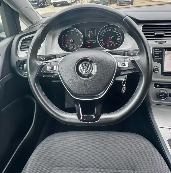 Volkswagen Golf 2016 - 18900 EUR, 98000 km - AUTO.MOTO.pt - 98000km - foto 8 de 27