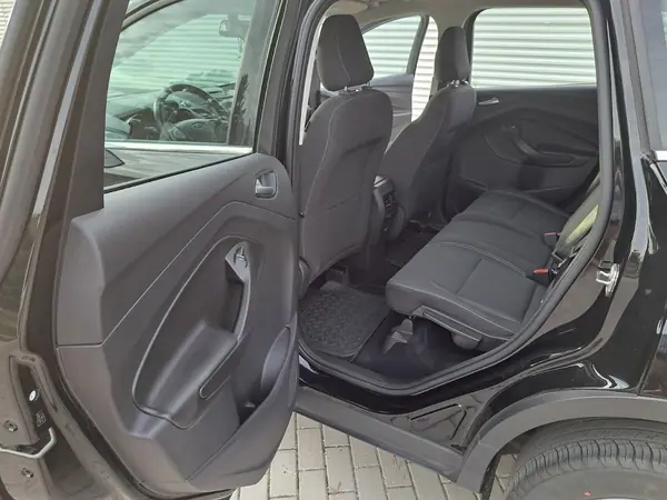 Ford Kuga 2019 - 13250 EUR, 123000 km - AUTO.MOTO.pt - 123000km - foto 7 de 10