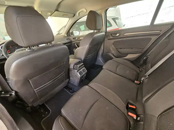 Renault Mégane 2022 - 20200 EUR, 55525 km - AUTO.MOTO.pt - 55525km - foto 9 de 18