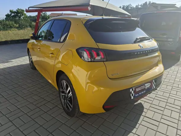 Peugeot 208 2021 - 13565 EUR, 71607 km - AUTO.MOTO.pt - 71607km - foto 17 de 37