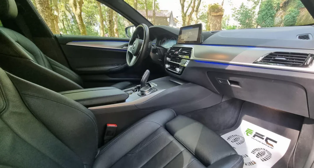 BMW 520 2019 - 31750 EUR, 130000 km - AUTO.MOTO.pt - 130000km - foto 14 de 25