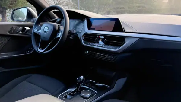 BMW 118 2019 - 22900 EUR, 142000 km - AUTO.MOTO.pt - 142000km - foto 10 de 22