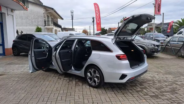 Kia Ceed 2021 — photo 3 of 39