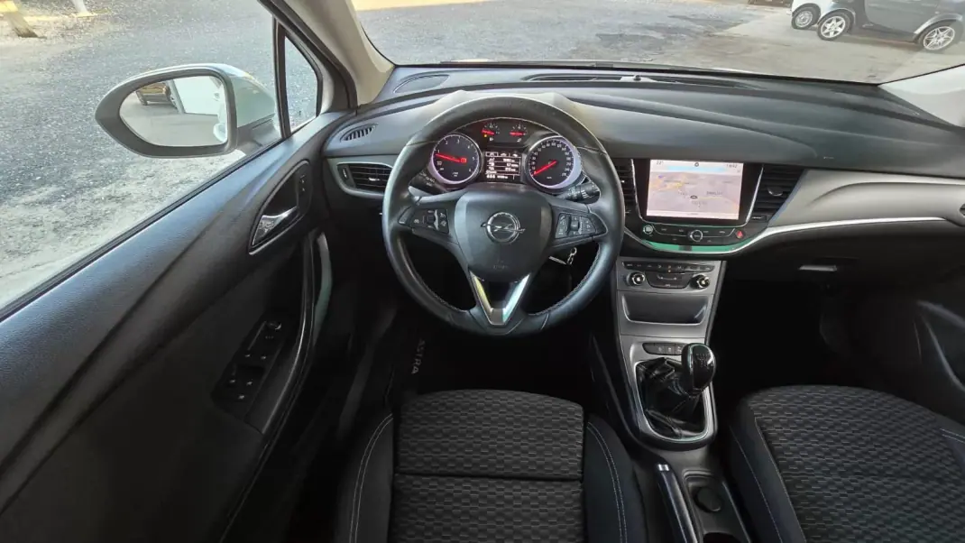 Opel Astra Sports Tourer 2017 - 11800 EUR, 141359 km - 141359km - foto 12 de 21