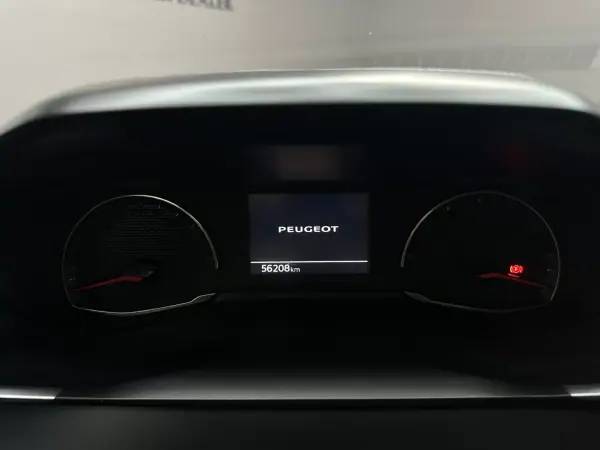 Peugeot 208 2023 - 15000 EUR, 56190 km - AUTO.MOTO.pt - 56190km - foto 9 de 10