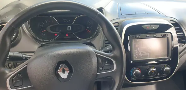 Renault Captur 2018 - 10750 EUR, 169000 km - AUTO.MOTO.pt - 169000km - foto 9 de 12