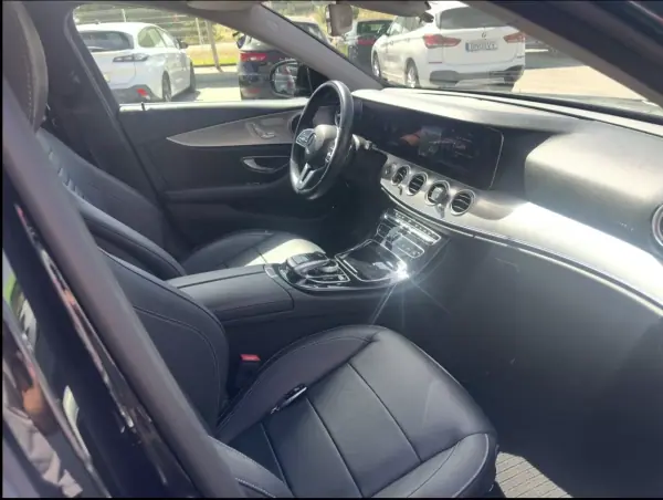 Mercedes-Benz E 300 2020 - 31947 EUR, 131000 km - AUTO.MOTO.pt - 131000km - foto 10 de 20