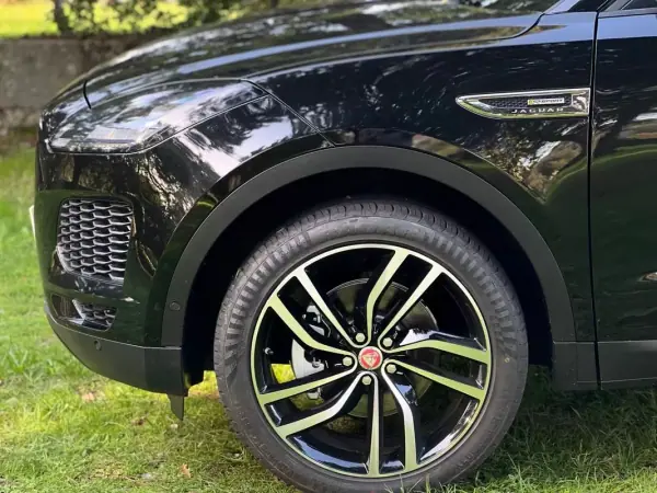 Jaguar E-Pace 2018 - 29750 EUR, 77000 km - AUTO.MOTO.pt - 77000km - foto 11 de 53