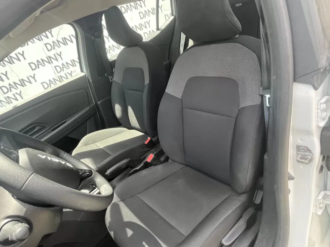 Dacia Sandero 2024 - 14250 EUR, 16000 km - AUTO.MOTO.pt - 16000km - foto 6 de 7