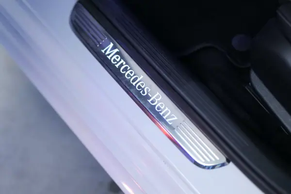 Mercedes-Benz C 300 2020 - 25500 EUR, 203000 km - AUTO.MOTO.pt - 203000km - foto 9 de 35
