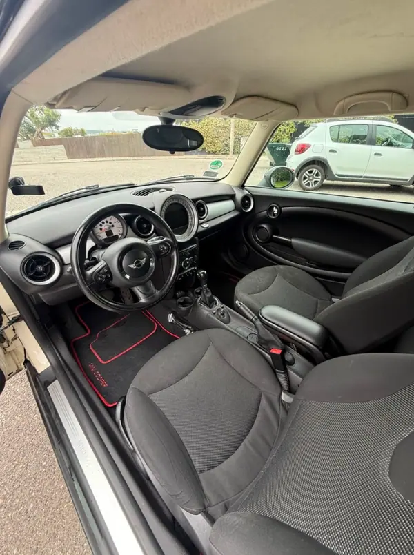 MINI Cooper 2013 - 7100 EUR, 250000 km - AUTO.MOTO.pt - 250000km - foto 2 de 8