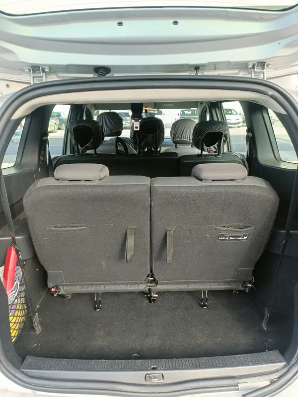 Dacia Lodgy 2016 - 10500 EUR, 164009 km - AUTO.MOTO.pt - 164009km - foto 5 de 8