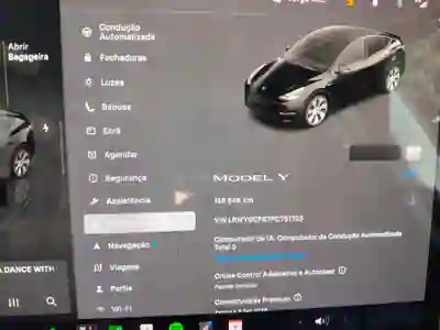 Tesla Model Y 2023 - 28500 EUR, 158000 km - AUTO.MOTO.pt - 158000km - foto 7 de 9