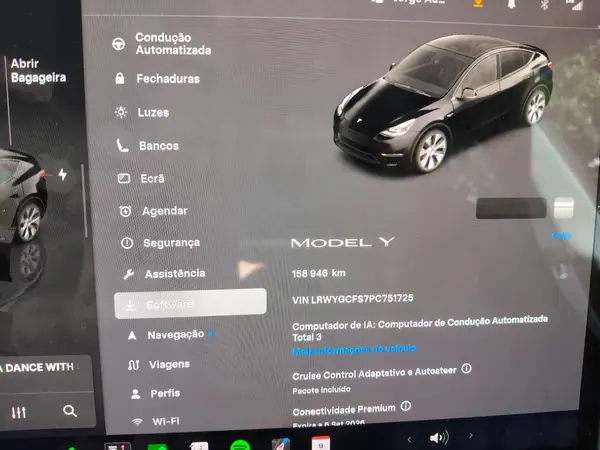 Tesla Model Y 2023 - 28500 EUR, 158000 km - AUTO.MOTO.pt - 158000km - foto 7 de 9