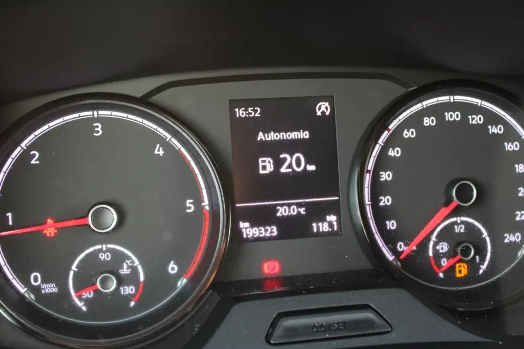 VW Transporter 2.0 TDI Confortline Extra AC 2020 - 17990 EUR, 199000 km - AUTO.MOTO.pt - 199000km - foto 20 de 24