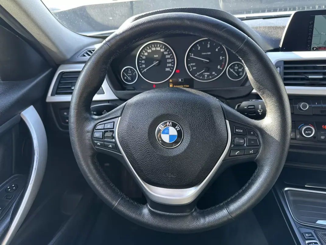 BMW 318 2014 - 10900 EUR, 260000 km - 260000km - foto 26 de 58