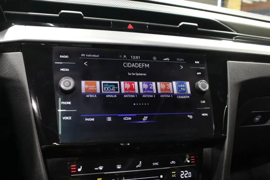 Volkswagen Arteon 2021 - 25400 EUR, 209040 km - AUTO.MOTO.pt - 209040km - foto 32 de 40