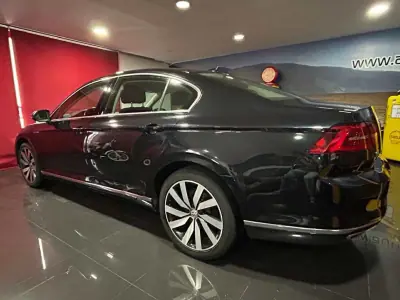 Volkswagen Passat 2017 - 18990 EUR, 134000 km - AUTO.MOTO.pt - 134000km - foto 5 de 17
